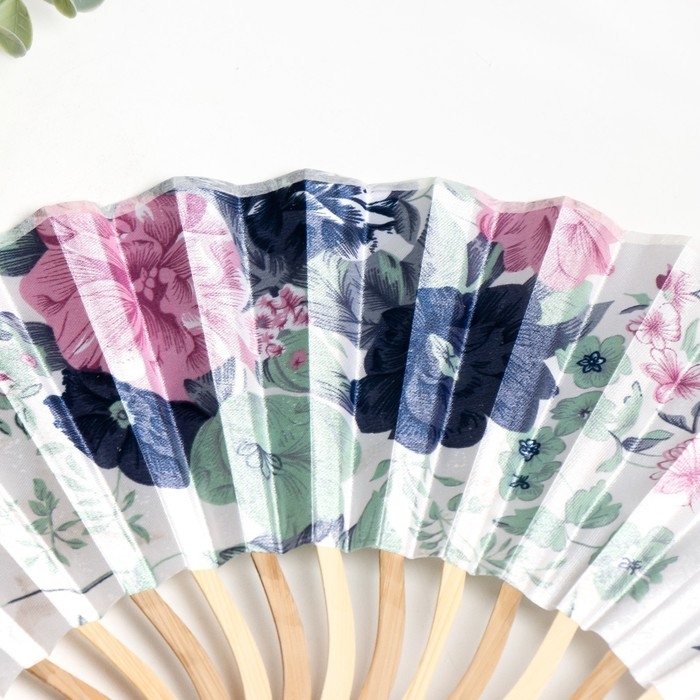 Веер бамбук, текстиль h=21 см изгиб, с кистью  Веер бамбук, текстиль h=21 см изгиб, с кистью "Цветы" в коробке, голубой