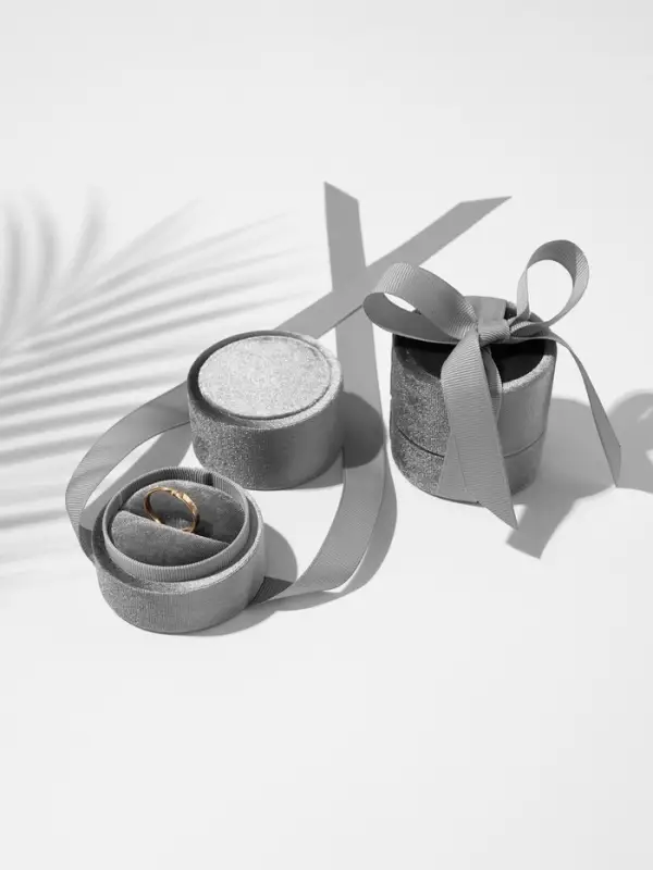 Футляр под серьги, кольцо &laquo;Сюрприз&raquo;, корейский бархат, 5.8&times;5.3 см, серый