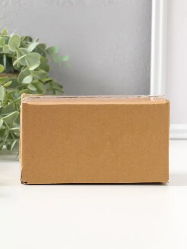 Сувенир полистоун "Цыплята завязывают подарочный бант на яичке" 7 см