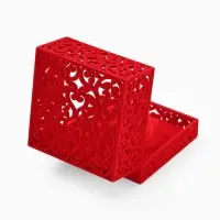 Футляр бархатный под браслет "Куб резной", 10*10*6,5, цвет красный, вставка красная