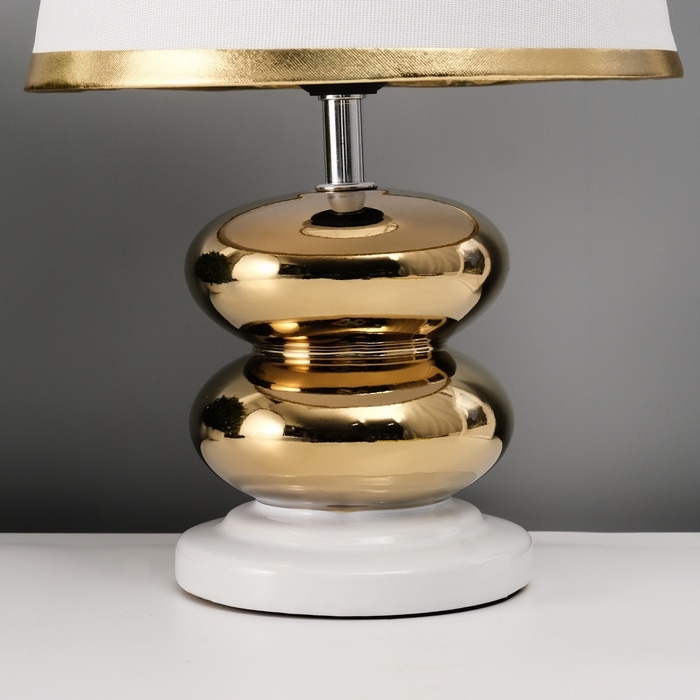 Настольная лампа с абажуром RISALUX «Роса», 1×40 Вт, Е27, белый/золото, 20×20×32 см Настольная лампа с абажуром RISALUX «Роса», 1×40 Вт, Е27, белый/золото, 20×20×32 см