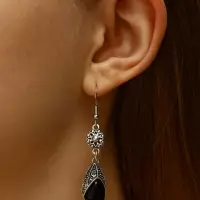 Серьги со стразами &laquo;Капля&raquo;, изящность, чёрные в чернёном серебре