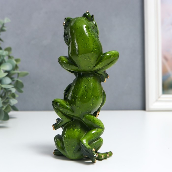 Сувенир полистоун лак Сувенир полистоун лак "Лягухи пирамида - не вижу, не слышу, не скажу" 18х6х8 см