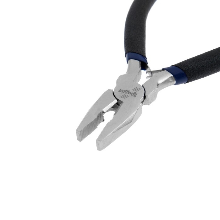 Плоскогубцы ТУНДРА ВДОМ, никелированные, обрезиненные рукоятки, 120 мм Плоскогубцы ТУНДРА ВДОМ, никелированные, обрезиненные рукоятки, 120 мм