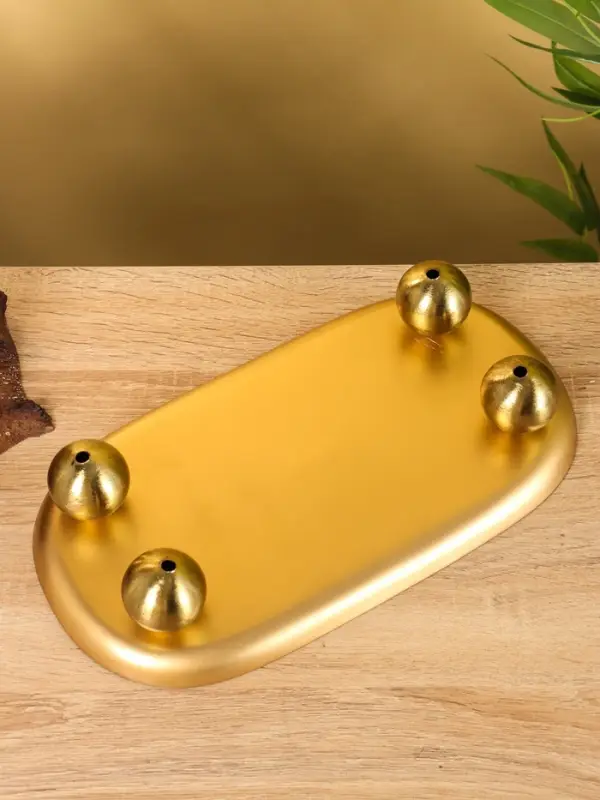 Блюдо сервировочное текстурное на золотых ножках сферах «Песок», 29×15.5×7 +/- 0.5 см