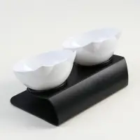 Миски, 27.5&times;14&times;15 см, 2 шт., на чёрной подставке, пластик, белые
