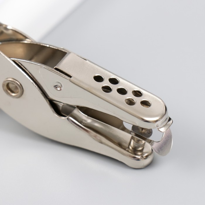 Заклёпочник с набором заклёпок 180 шт 12 видов (8х12 мм; 8х8 мм; 6х6 мм) 17,2х9,5х2,3 см Заклёпочник с набором заклёпок 180 шт 12 видов (8х12 мм; 8х8 мм; 6х6 мм) 17,2х9,5х2,3 см