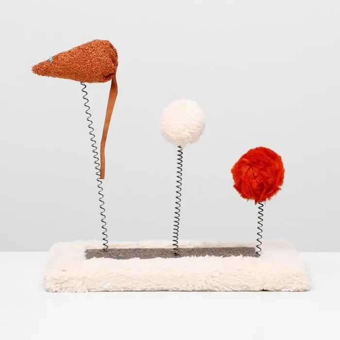 Игрушка для кошек с 3 дразнилками и когтеточкой, 27 х 15,5 х 25 см  микс цветов Игрушка для кошек с 3 дразнилками и когтеточкой, 27 х 15,5 х 25 см  микс цветов