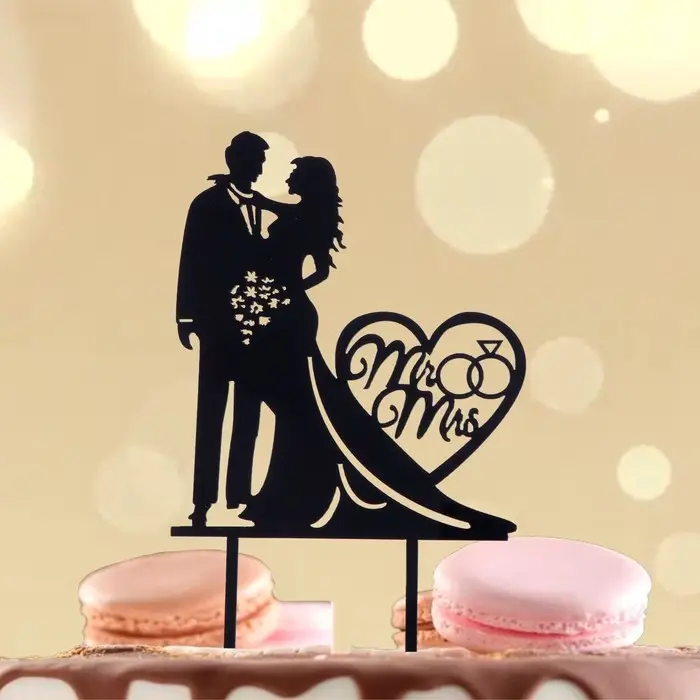 Топпер для торта «Влюблённая пара» Топпер для торта «Влюблённая пара»