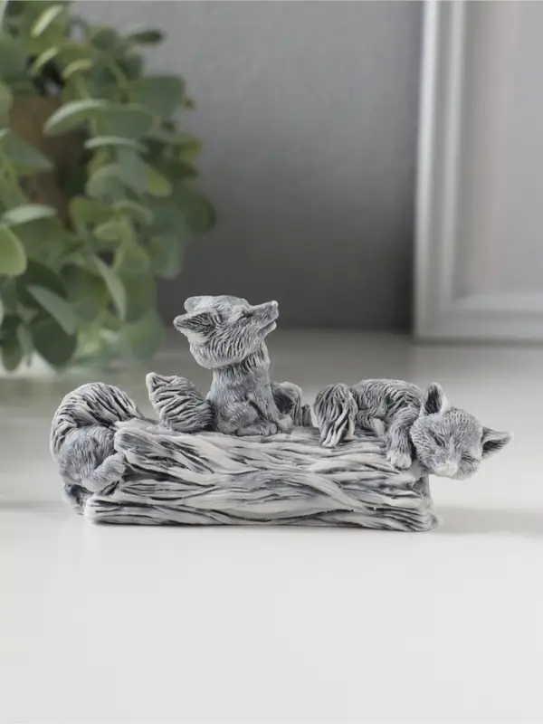 Фигурка &laquo;Лисята играющие на бревне&raquo;, мраморная крошка, 5 см