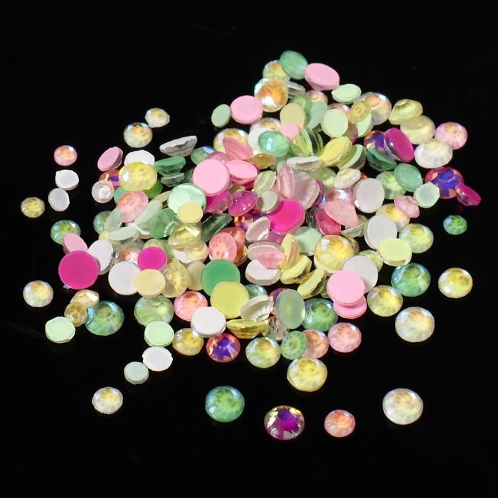 Стразы для декора ногтей &laquo;NEON&raquo;, разноразмерные, светятся в темноте, разноцветные