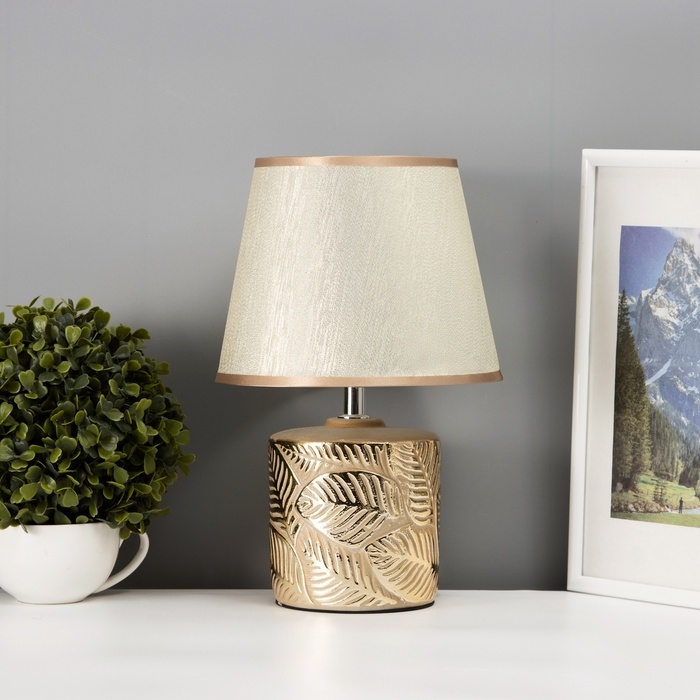 Настольная лампа с абажуром RISALUX «Теодора», Е14, 40 Вт, золото, 20×20×30.5 см Настольная лампа с абажуром RISALUX «Теодора», Е14, 40 Вт, золото, 20×20×30.5 см