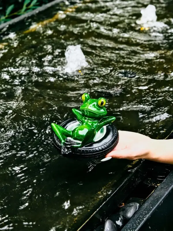 Садовая фигура 14 х 13 х 9,5 см Садовая фигура 14 х 13 х 9,5 см "Лягушка в шине" Водоплавающая