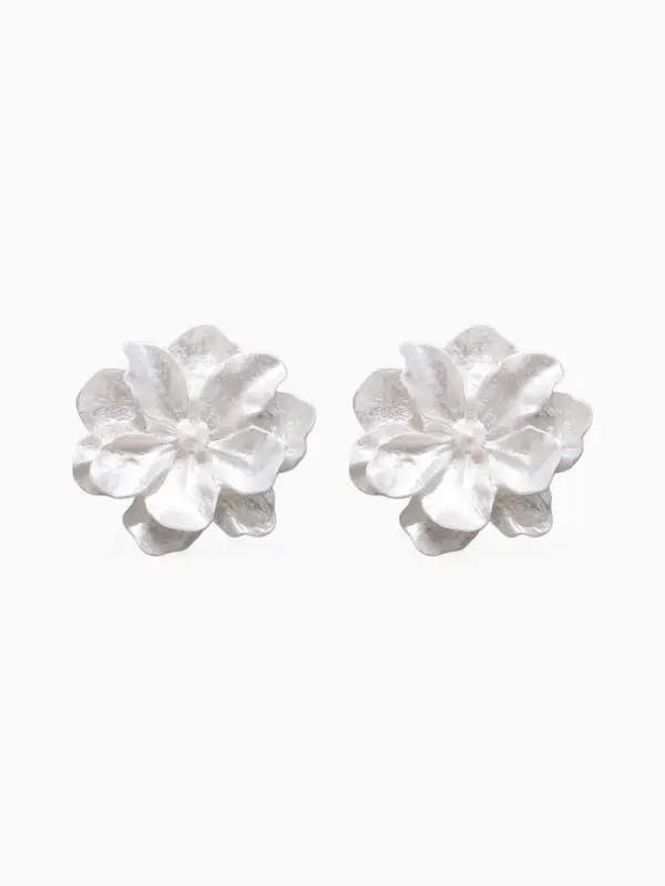 Серьги пластик &laquo;Распустившийся бутон&raquo;, сияние, белые