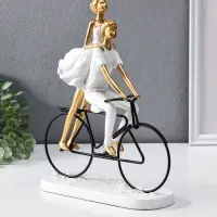 Сувенир полистоун "Парочка на велосипеде" бело-золотой 8,5х23х29 см