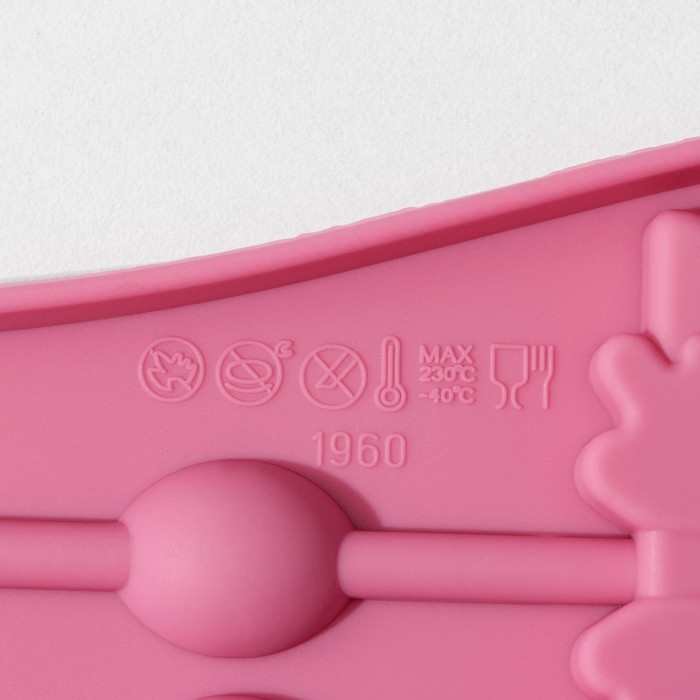 Форма для леденцов Доляна «Звери», силикон, 27,5×16,5 см, 6 ячеек (6,4×6,4), с палочками, цвет МИКС Форма для леденцов Доляна «Звери», силикон, 27,5×16,5 см, 6 ячеек (6,4×6,4), с палочками, цвет МИКС