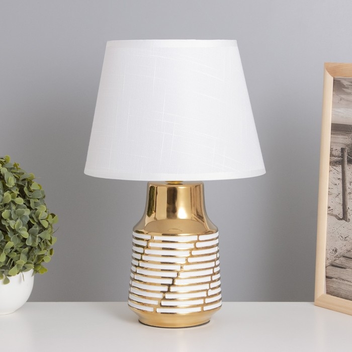 Лампа настольная Лампа настольная "Карла" 1х40Вт Е14 белый/золото 22х22х36см