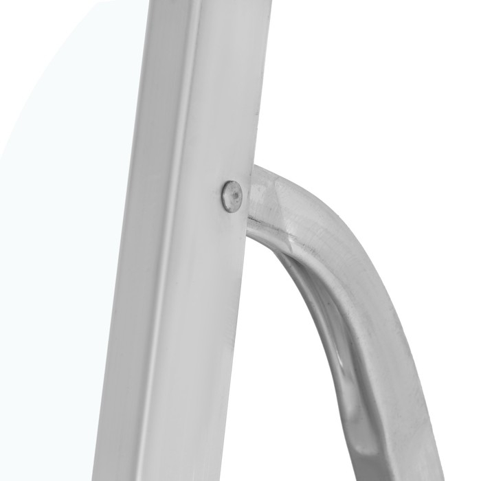 Стремянка ТУНДРА, алюминиевая, с органайзером, 4 ступени, 820 мм Стремянка ТУНДРА, алюминиевая, с органайзером, 4 ступени, 820 мм