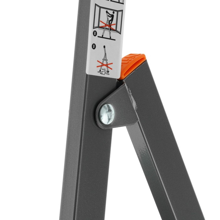 Стремянка Nika СМ7, металлическая, высота до рабочей площадки 1510 мм, 7 ступеней Стремянка Nika СМ7, металлическая, высота до рабочей площадки 1510 мм, 7 ступеней