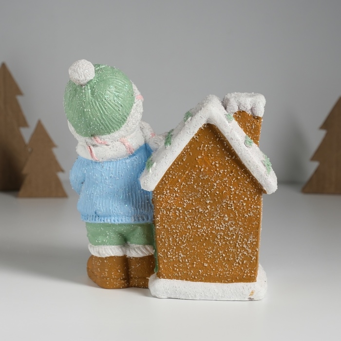 Сувенир керамика свет Сувенир керамика свет "Малышка в голубом свитере у пряничного домика" 15х8х16 см