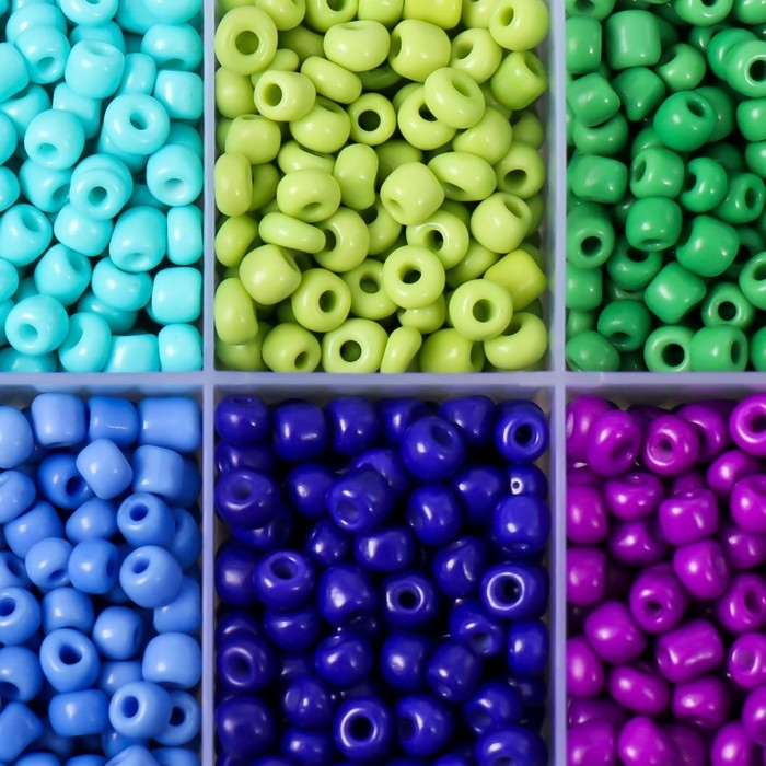 Бисер стекло 6/0 в шкатулке 10 делений  Бисер стекло 6/0 в шкатулке 10 делений "Сине-зелёный" 1 деление=10 гр 12,8х6,5х2,2 см