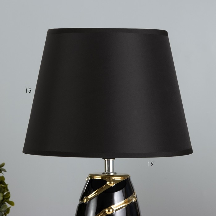 Настольная лампа Настольная лампа "Касиния" Е14 40Вт черно-золотой 22х22х35 см RISALUX