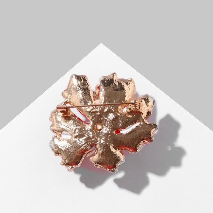 Брошь «Цветок» морской, цвет красно-белый в золоте Брошь «Цветок» морской, цвет красно-белый в золоте