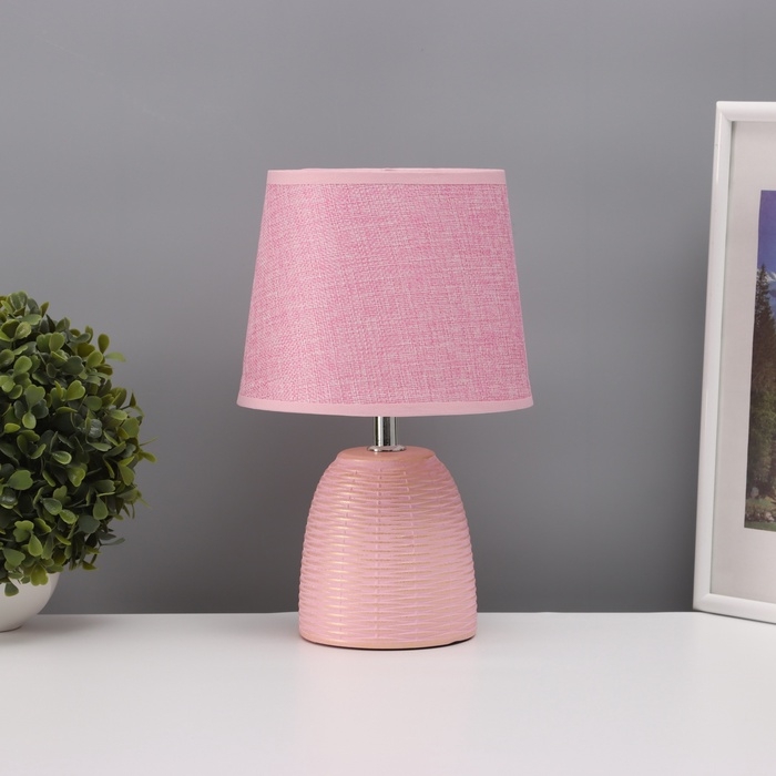 Лампа настольная Лампа настольная "Плетение" 1х40Вт Е14 розовый 20х20х34см