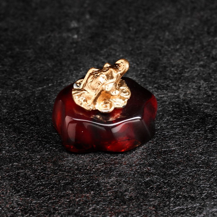 Сувенир Сувенир "Лягушка с монетой", латунь, янтарь