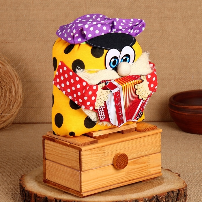 Оберег Оберег "Домовой Санёк", на сундуке, 29 х 20 см