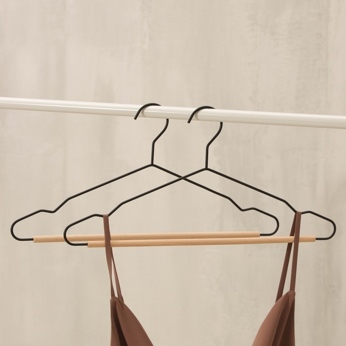 Плечики - вешалка для одежды LaDо́m Laconique, 42×19,5×1см, цвет чёрный Плечики - вешалка для одежды LaDо́m Laconique, 42×19,5×1см, цвет чёрный