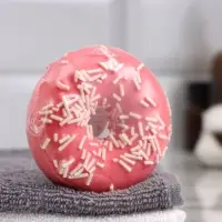 Бомбочка для ванн "красный пончик с кокосовой посыпкой" 85 г