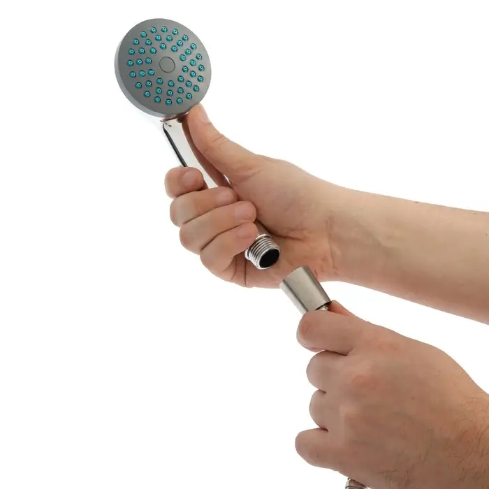 Душевая лейка со шлангом, гайки металл, держатель, крепеж в комплекте.