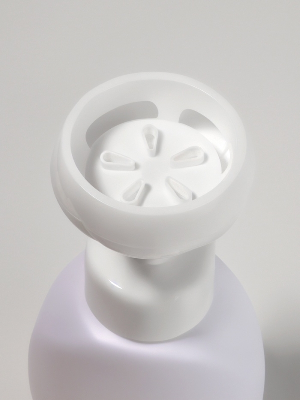 Бутылочка д/хранения с дозатором 300мл 17,2*8,5*6,5см  пластик бел накл OT Бутылочка д/хранения с дозатором 300мл 17,2*8,5*6,5см  пластик бел накл OT