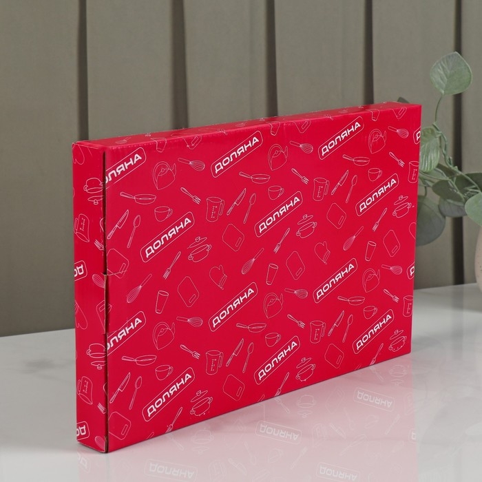 Блюдо фарфоровое сервировочное Доляна «Коты-аристократы», 30×18,5 см, цвет белый