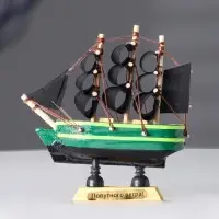 Сувенирная модель корабля &laquo;Дункан&raquo;, зелёный корпус, чёрные паруса, 10&times;3&times;10 см