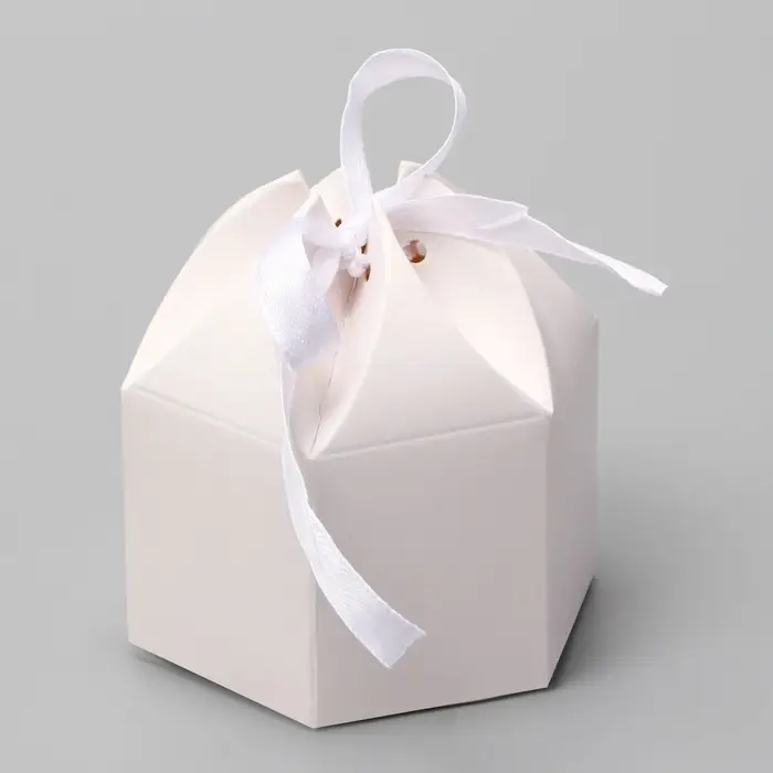 Коробка для конфеты, пирожные с лентой, 8×4×7.5 см Коробка для конфеты, пирожные с лентой, 8×4×7.5 см