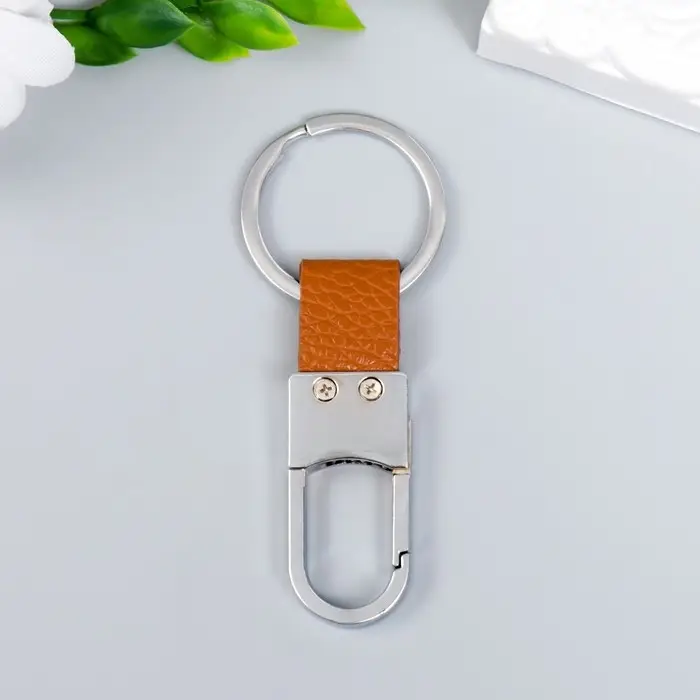 Брелок металл Брелок металл "Карабин полуовал вставка из искусственной кожи" коричневый 8,2х3,2 см