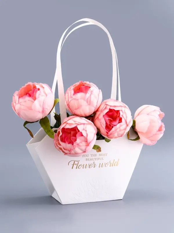 Сумка для цветов тиснение белая, &laquo;Самой прекрасной&raquo;, влагостойкая, 23&times;15&times;9 см