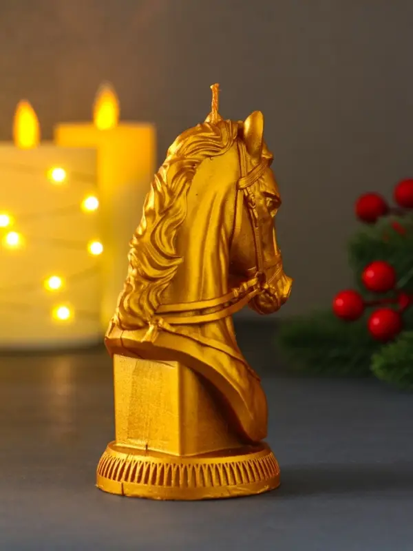 Декоративная свеча "Бюст лошади" (золото), 131 г