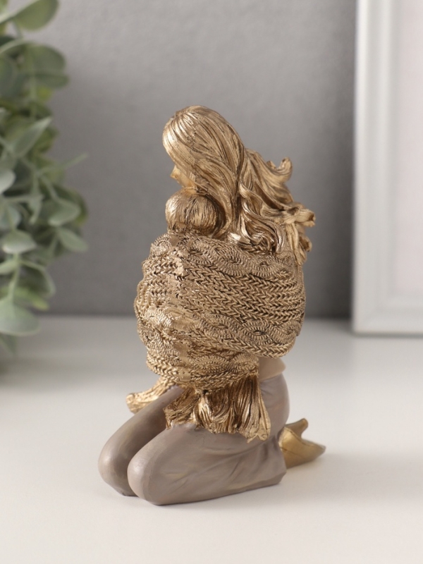 Сувенир полистоун  Сувенир полистоун "Мама с малышом, укутанные в шарф" 8,5х6,5х12 см