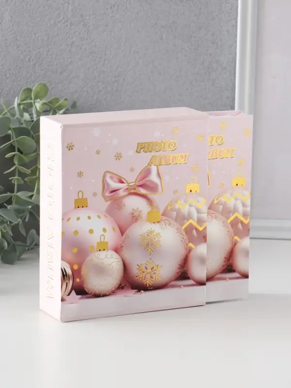 Фотоальбом на 40 фото 10х15 см Фотоальбом на 40 фото 10х15 см "Ёлочные шары" в коробке тисн.золото 4,7х14х17 см
