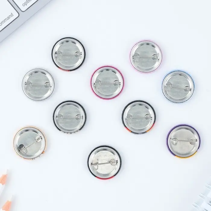 Значок металлический , закатной «Милые животные», d = 2,5 см, МИКС Значок металлический , закатной «Милые животные», d = 2,5 см, МИКС