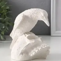 Фигура «Ворон на черепе», 12×12×8 см, гипс