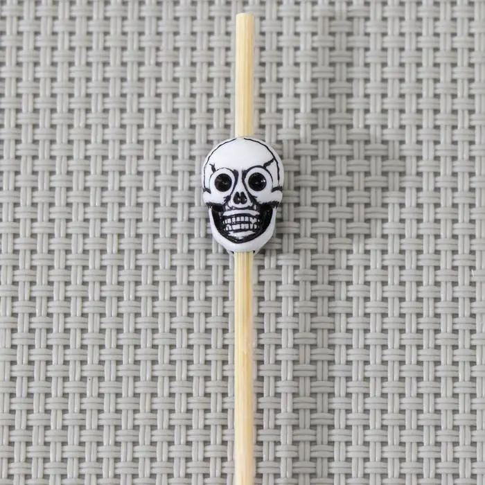 Шпажки «Череп», набор 25 шт, 12 см, бамбук, белый Шпажки «Череп», набор 25 шт, 12 см, бамбук, белый