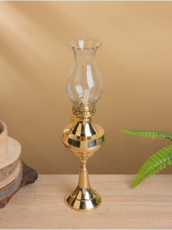 Лампа керосиновая со стеклянной колбой, латунь, 8×8×31.5 см Лампа керосиновая со стеклянной колбой, латунь, 8×8×31.5 см