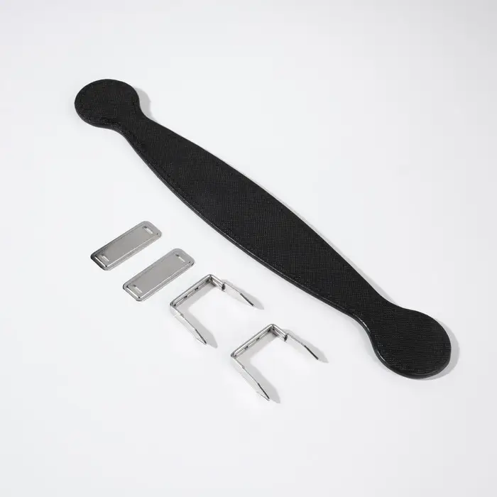 Ручка для сумки, 2 крепления на прокол, 22 × 3 × 0,4 см, цвет чёрный/серебряный Ручка для сумки, 2 крепления на прокол, 22 × 3 × 0,4 см, цвет чёрный/серебряный