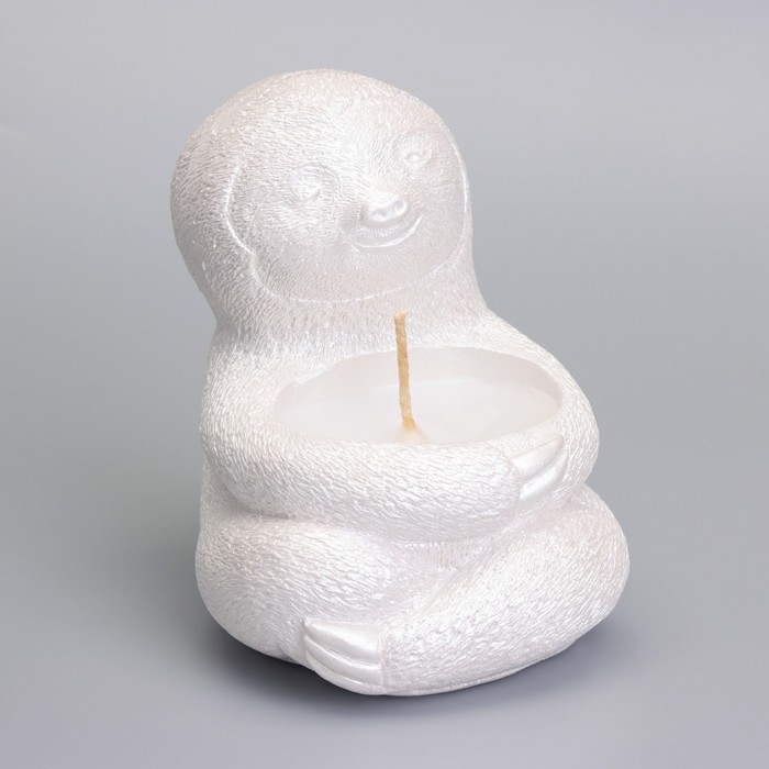 Свеча  Свеча "Ленивец" в подсвечнике из гипса,9х10,5х11см, белый перламутр