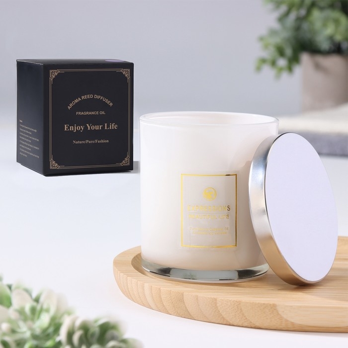 Свеча ароматическая  Свеча ароматическая "Scented Candle", английская груша и фрезия