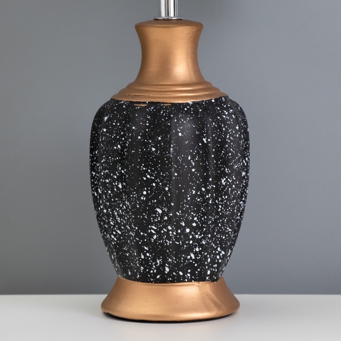 Лампа настольная Лампа настольная "Жилан" 1х40Вт Е14 черный/золото 22х22х38см